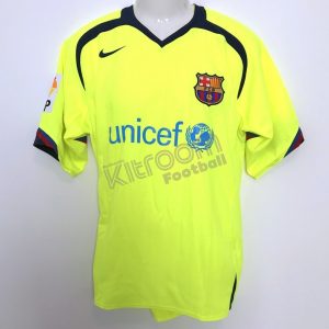 2004-05 Barcelona Third Shirt #10 RONALDINHO (Very Good) M – Kitroom  Football