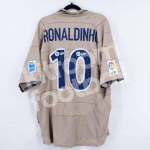 2005-06 Barcelona Home Shirt Nike #10 RONALDINHO (L) (Excellent) – Kitroom  Football